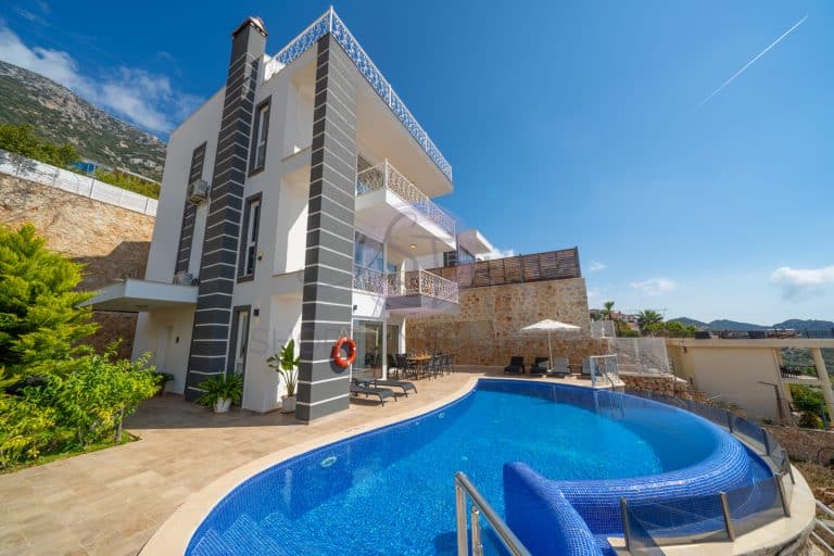Villa Gok for holiday rental by shoreline turkey