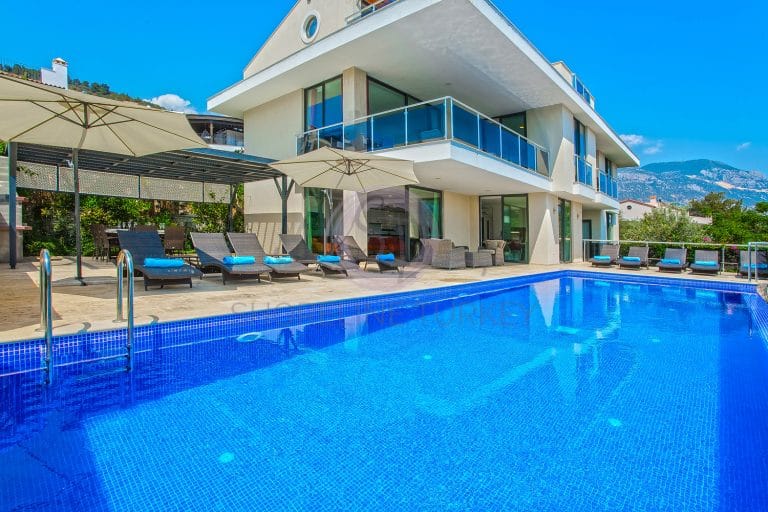 Villa Greenscape for holiday rent by shoreline turkey