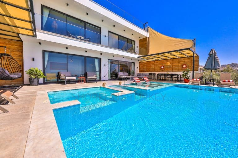Villa Rosso for holiday rental by shoreline turkey